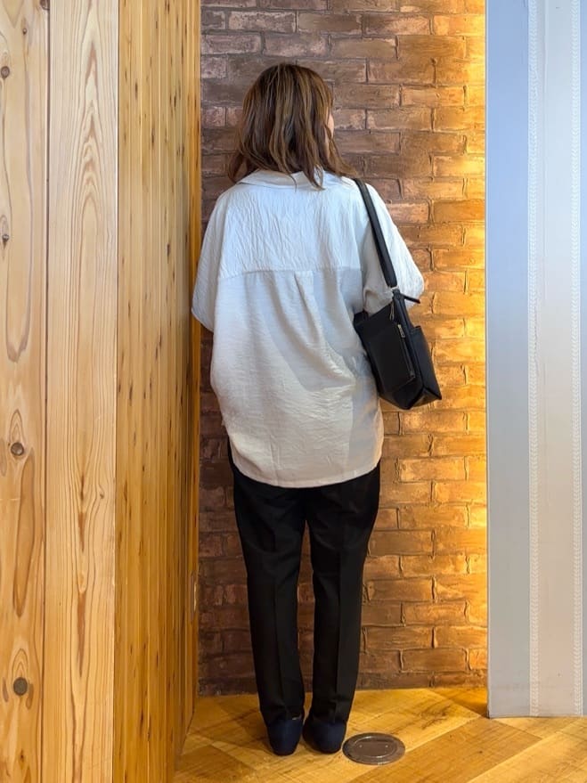 mieさんの「SHOO･LA･RUE｜【洗える/S-LL/5分袖】1枚でも羽織としても。さらさらドレープシャツ」を使ったコーディネート