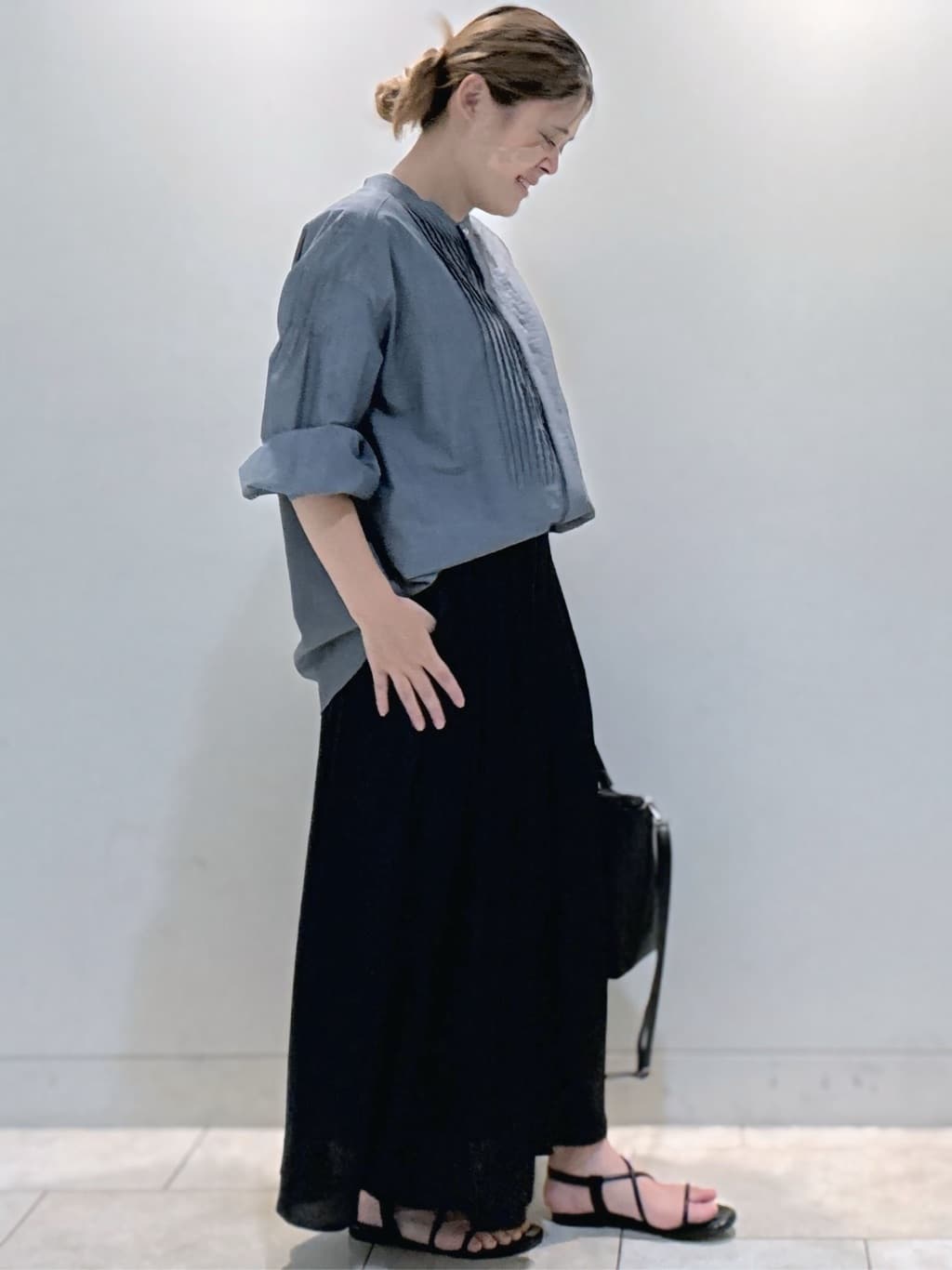 S&auml;K&iuml;さんの「Reflect｜【程よいゆとり感／体型カバー】ピンタックデザインシャンブレーブラウス」を使ったコーディネート