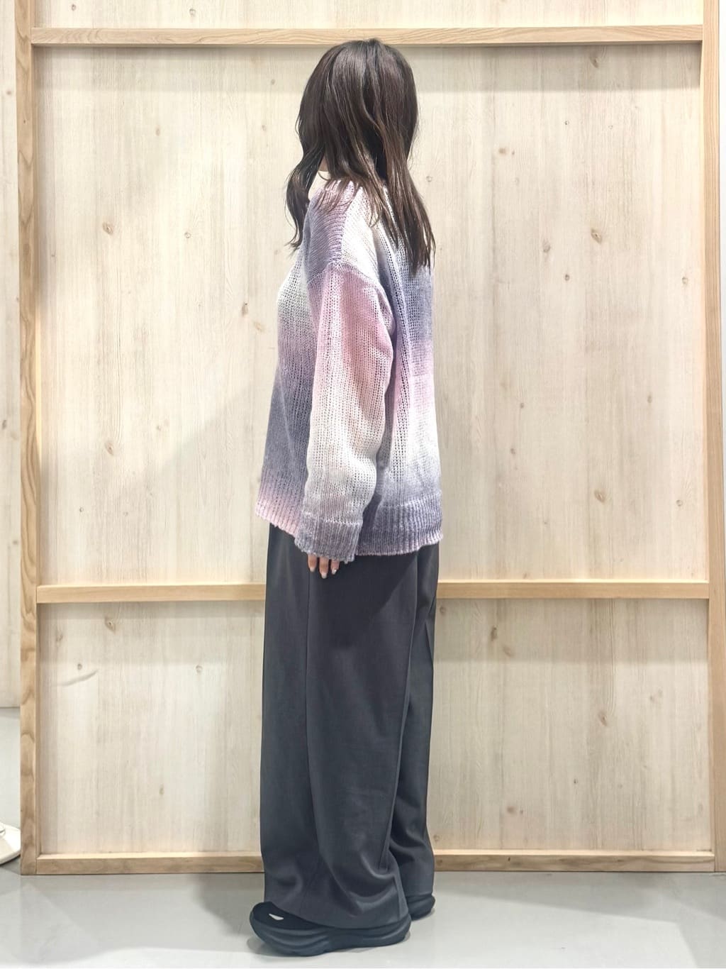 nanaさんの「THE SHOP TK｜スペースダイ透かし編みニット」を使ったコーディネート