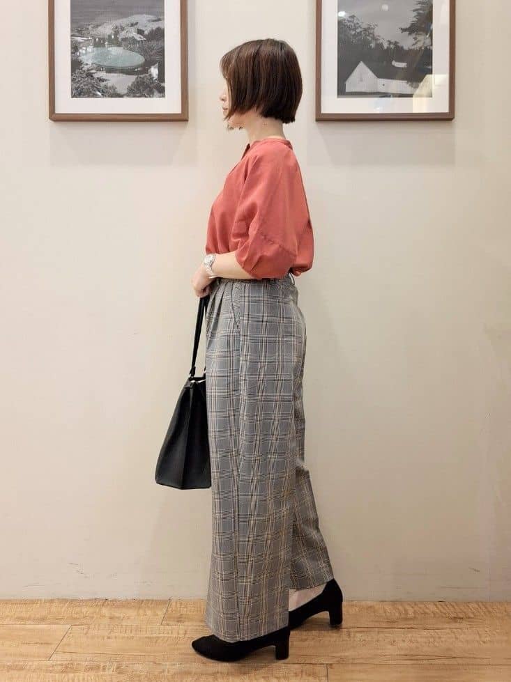 まあるさんの「SHOO･LA･RUE｜【S-LL/洗濯後しわになりにくい】ランタンスリーブで女性らしく 5分袖スキッパーブラウス」を使ったコーディネート