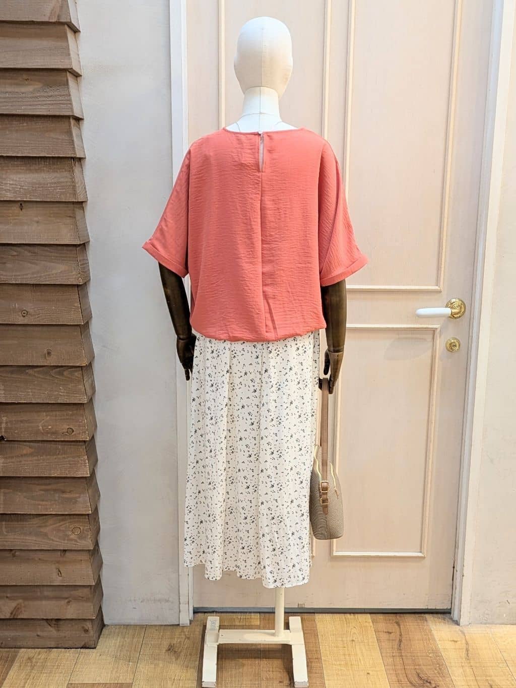kawaさんの「SHOO･LA･RUE｜【洗濯後しわになりにくい】さらっとタッチの 5分袖ドルマンブラウス」を使ったコーディネート