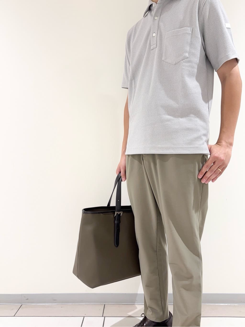 及川さんの「TAKEO KIKUCHI｜【COOL CITY WEAR】エアートール パンツ /接触冷感・通気性」を使ったコーディネート