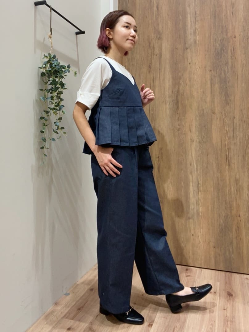 まなしぃさんの「grove｜【2点SET/体型カバー】夏から秋まで着まわせる！プリーツビスチェセットアップ」を使ったコーディネート