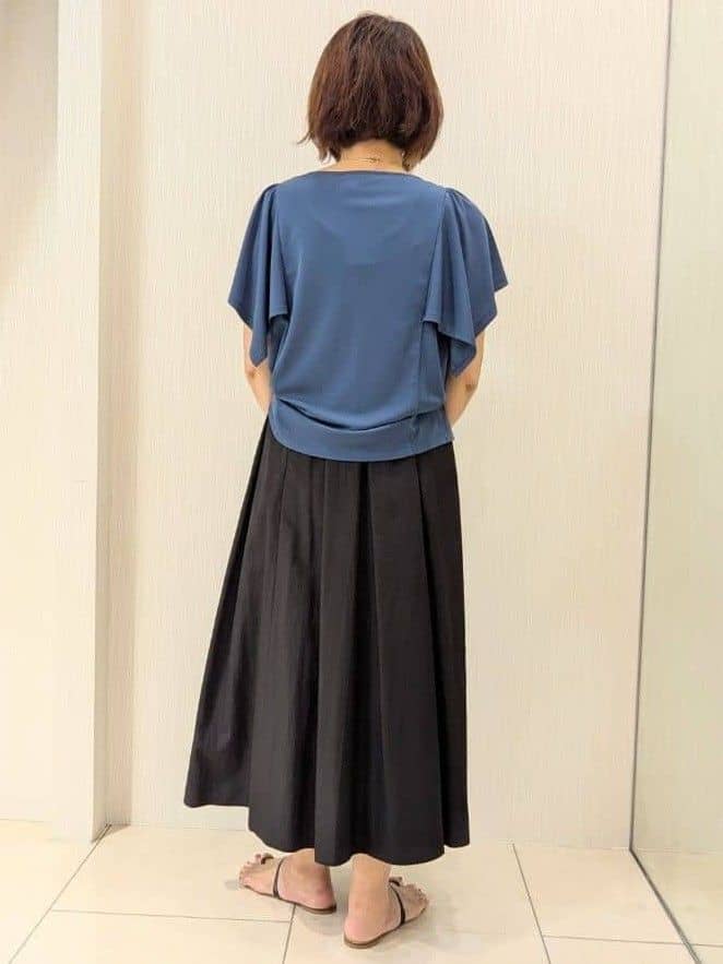 u-macoさんの「UNTITLED｜【きれいめ／接触冷感／日本製】ハンカチスリーブプルオーバー」を使ったコーディネート