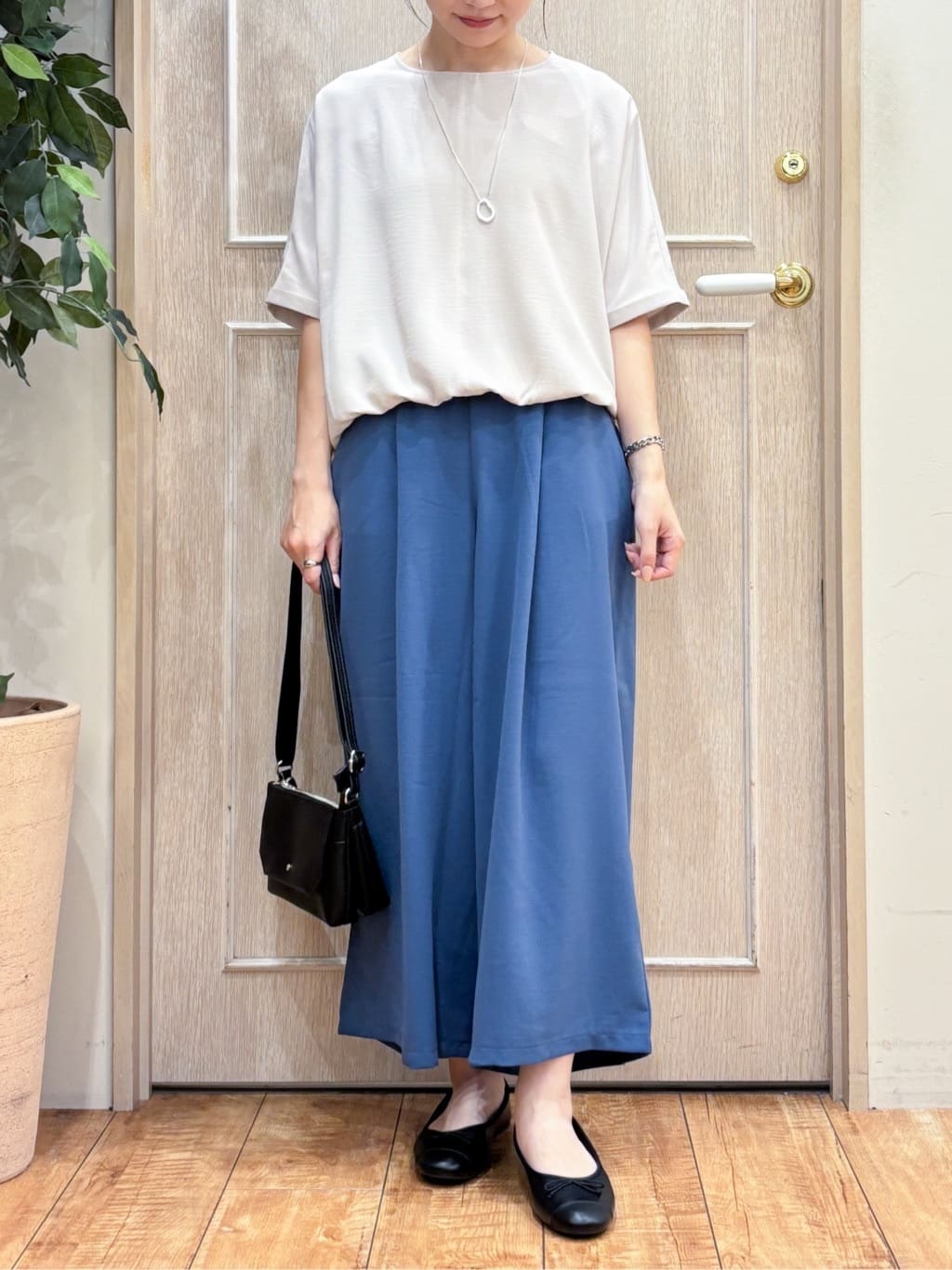なみさんの「SHOO･LA･RUE｜【洗濯後しわになりにくい】さらっとタッチの 5分袖ドルマンブラウス」を使ったコーディネート