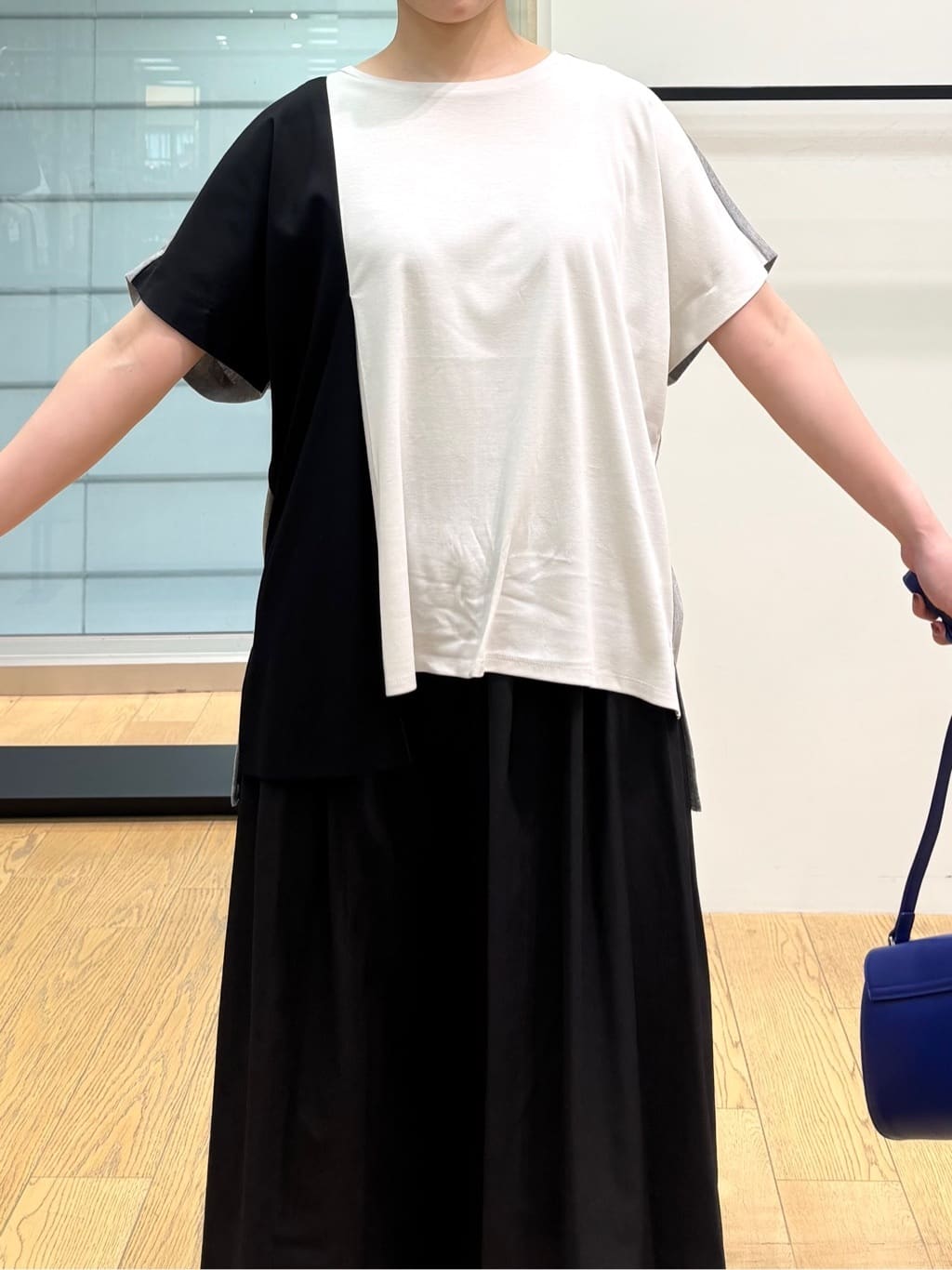 asamiさんの「INDIVI｜【洗える／汗ジミ防止】バイカラー＆アシメヘム Tシャツ」を使ったコーディネート