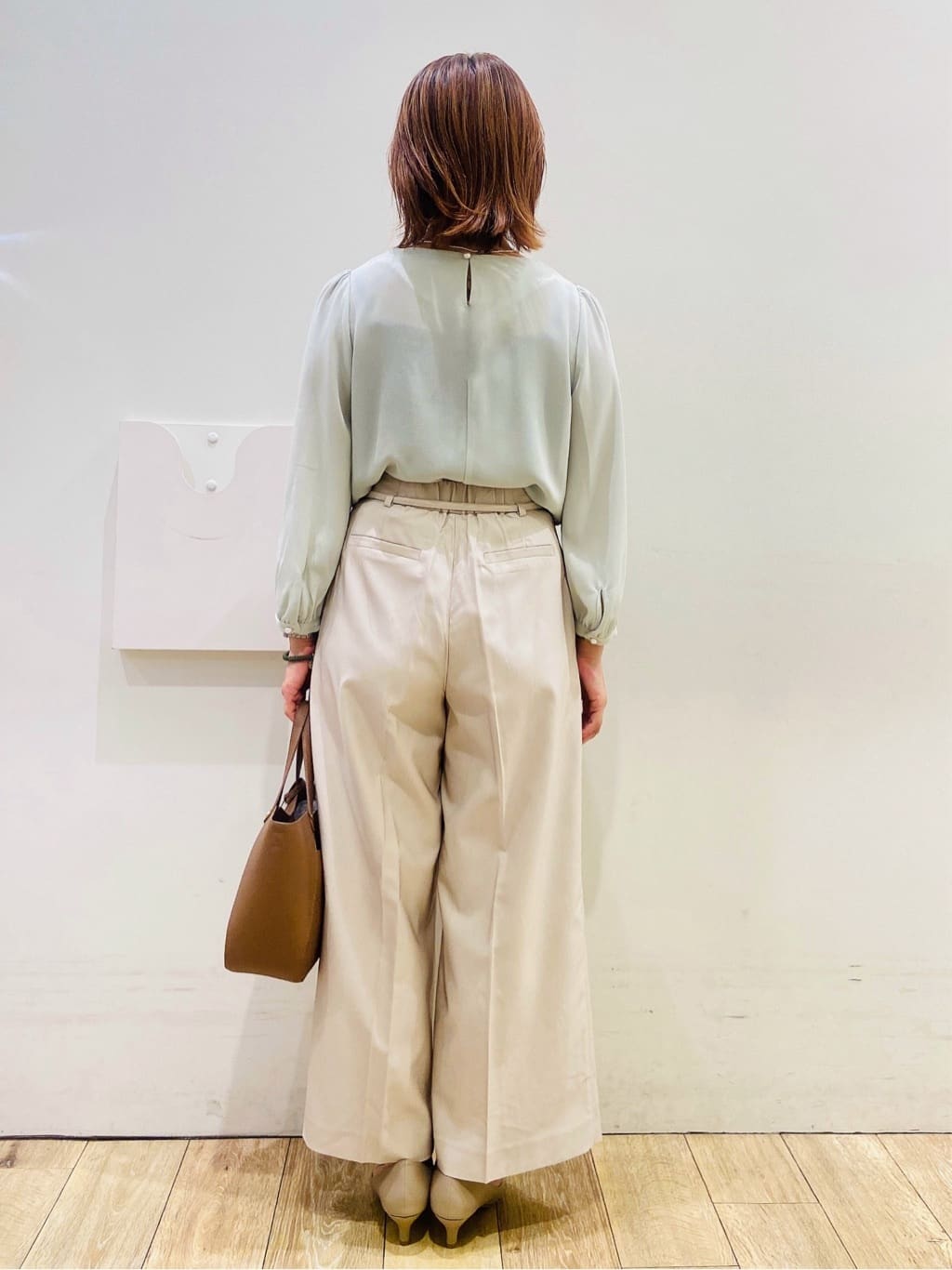 YUKOさんの「index｜ロゴ刺繍クルーカーディガン【洗濯機洗い可】」を使ったコーディネート