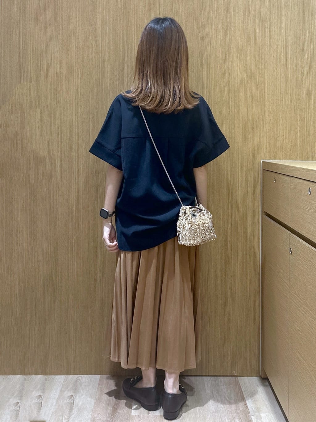 yukaさんの「OPAQUE.CLIP｜《5色展開／SS-LLサイズ》スキッパー金ボタンブラウス／セットアップ対応【防シワ／ストレッチ／洗濯」を使ったコーディネート