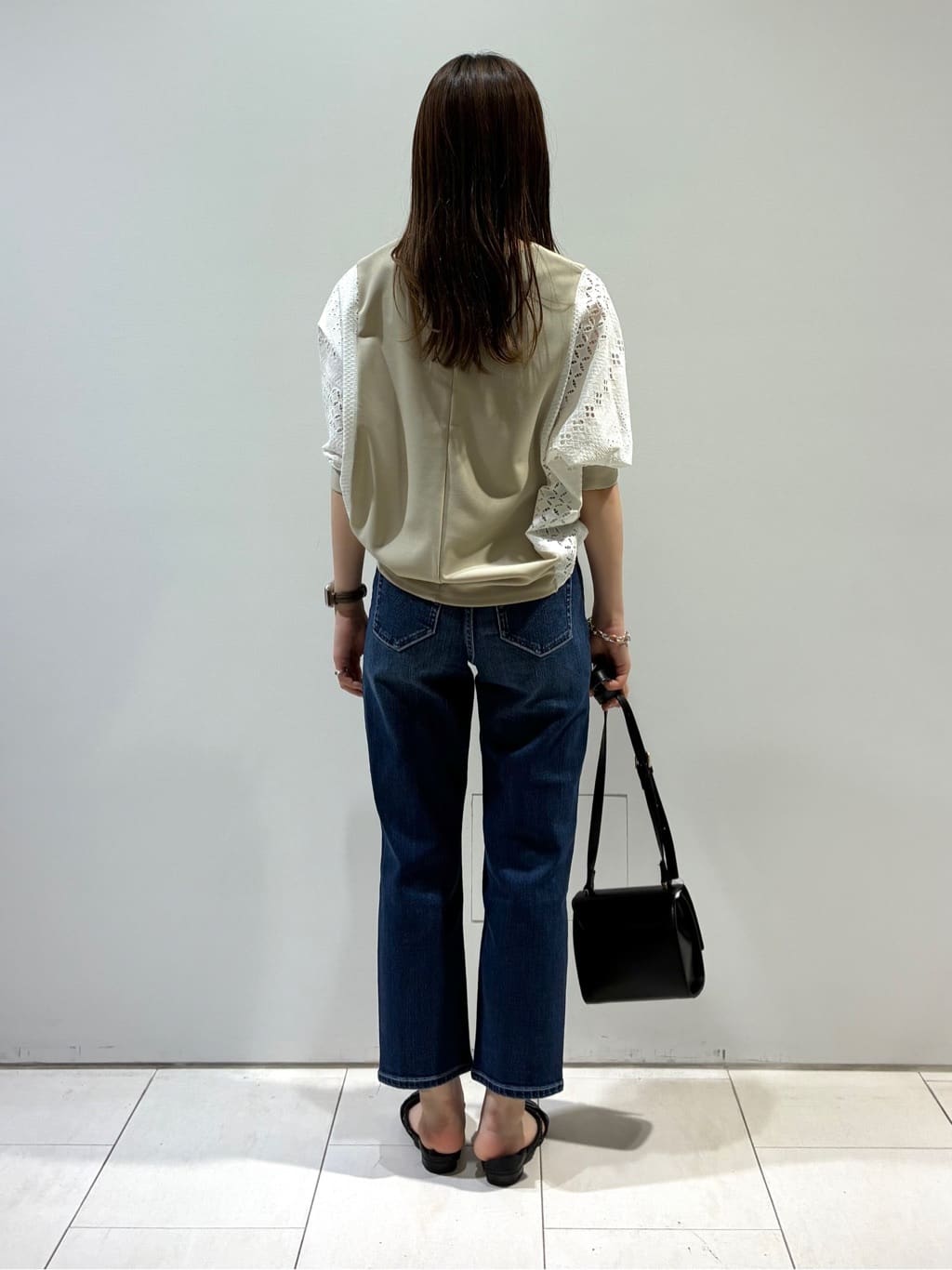 KAOさんの「INDIVI｜【褒められデニム】スリムストレート デニムパンツ」を使ったコーディネート