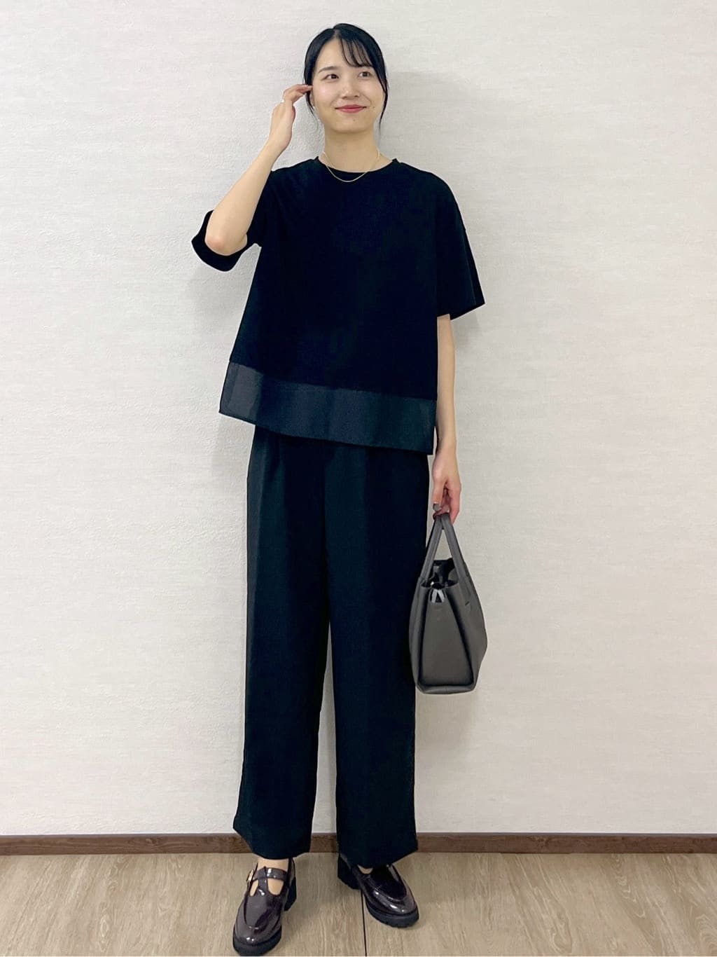 sachikoさんの「OPAQUE.CLIP｜リネンライクタックワイドパンツ【洗濯機洗い可】」を使ったコーディネート
