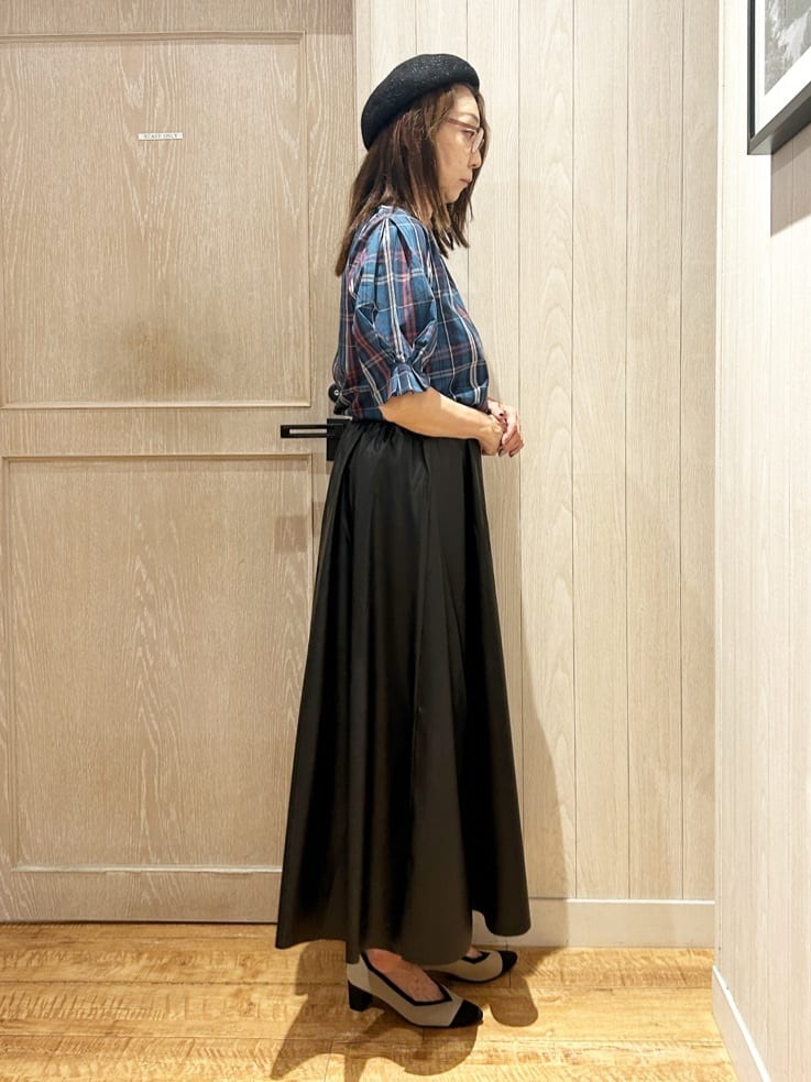 yukaさんの「SHOO･LA･RUE｜【S-LL/5分袖】お袖タックできれいに魅せる 大人のチェックブラウス」を使ったコーディネート