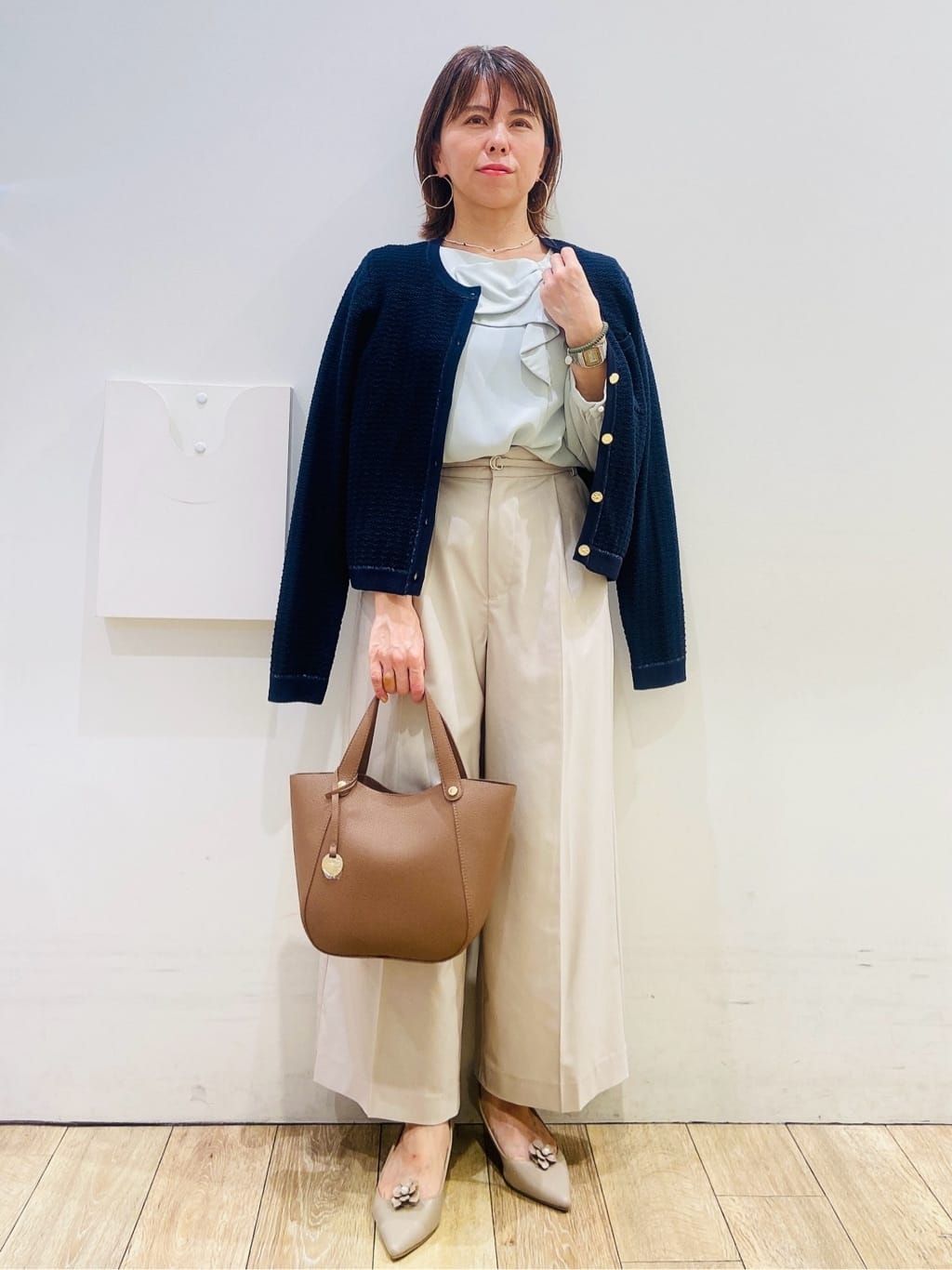 YUKOさんの「index｜ロゴ刺繍クルーカーディガン【洗濯機洗い可】」を使ったコーディネート