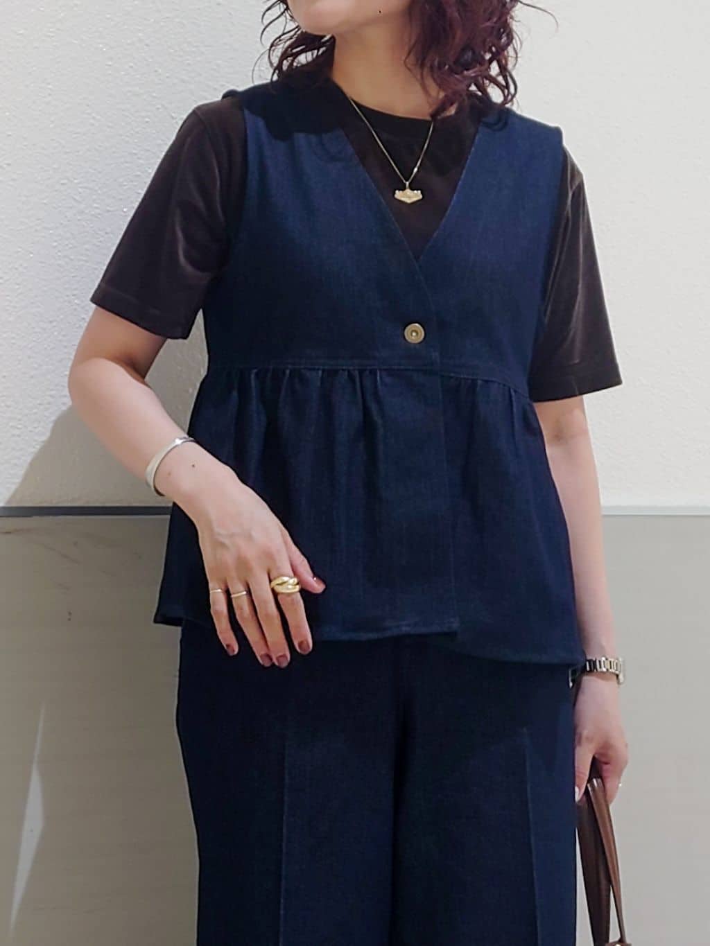 maruさんの「THE SHOP TK｜シアーベロアカットソー【洗える】」を使ったコーディネート