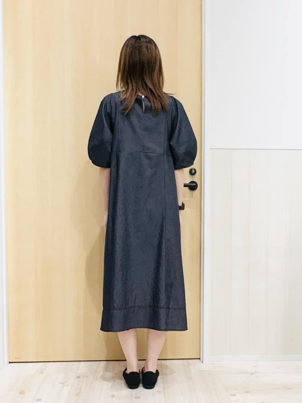 Naさんの「SHOO･LA･RUE｜【S-LL】配色ステッチがアクセント デニムワンピース」を使ったコーディネート