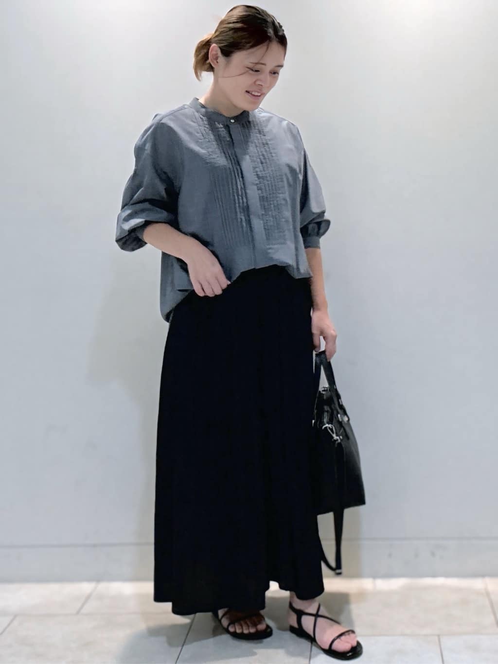 S&auml;K&iuml;さんの「Reflect｜【程よいゆとり感／体型カバー】ピンタックデザインシャンブレーブラウス」を使ったコーディネート