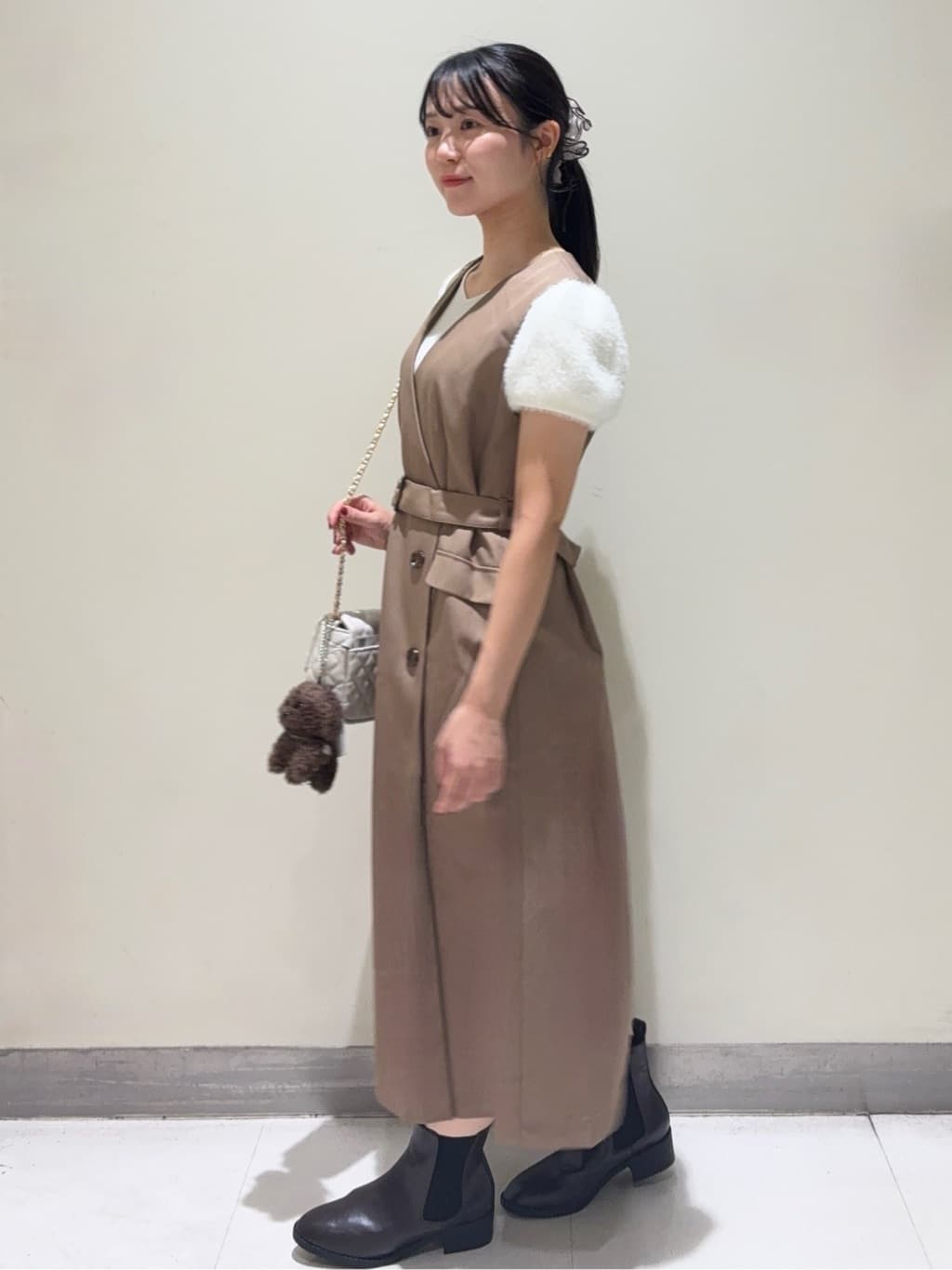 きみさんの「OPAQUE.CLIP｜《6色展開》フェザーパフスリーブVネックニット【洗濯機洗い可】」を使ったコーディネート
