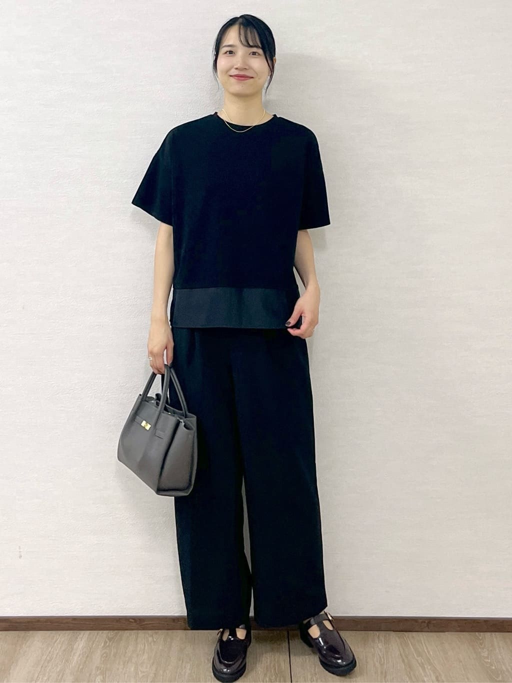 sachikoさんの「OPAQUE.CLIP｜リネンライクタックワイドパンツ【洗濯機洗い可】」を使ったコーディネート