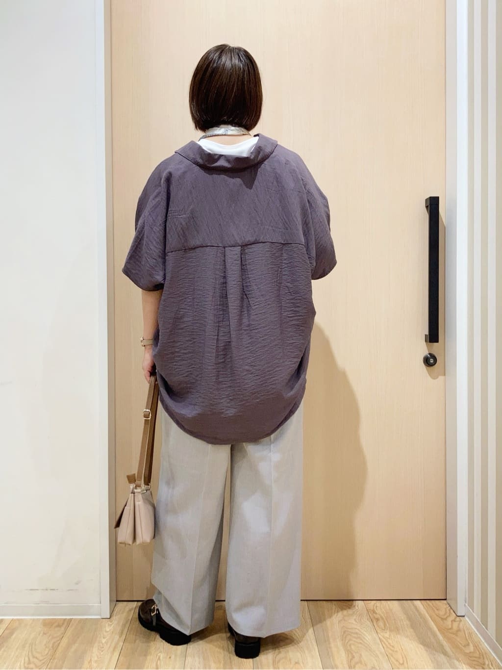 yocchiさんの「SHOO･LA･RUE｜【洗える/S-LL/5分袖】1枚でも羽織としても。さらさらドレープシャツ」を使ったコーディネート