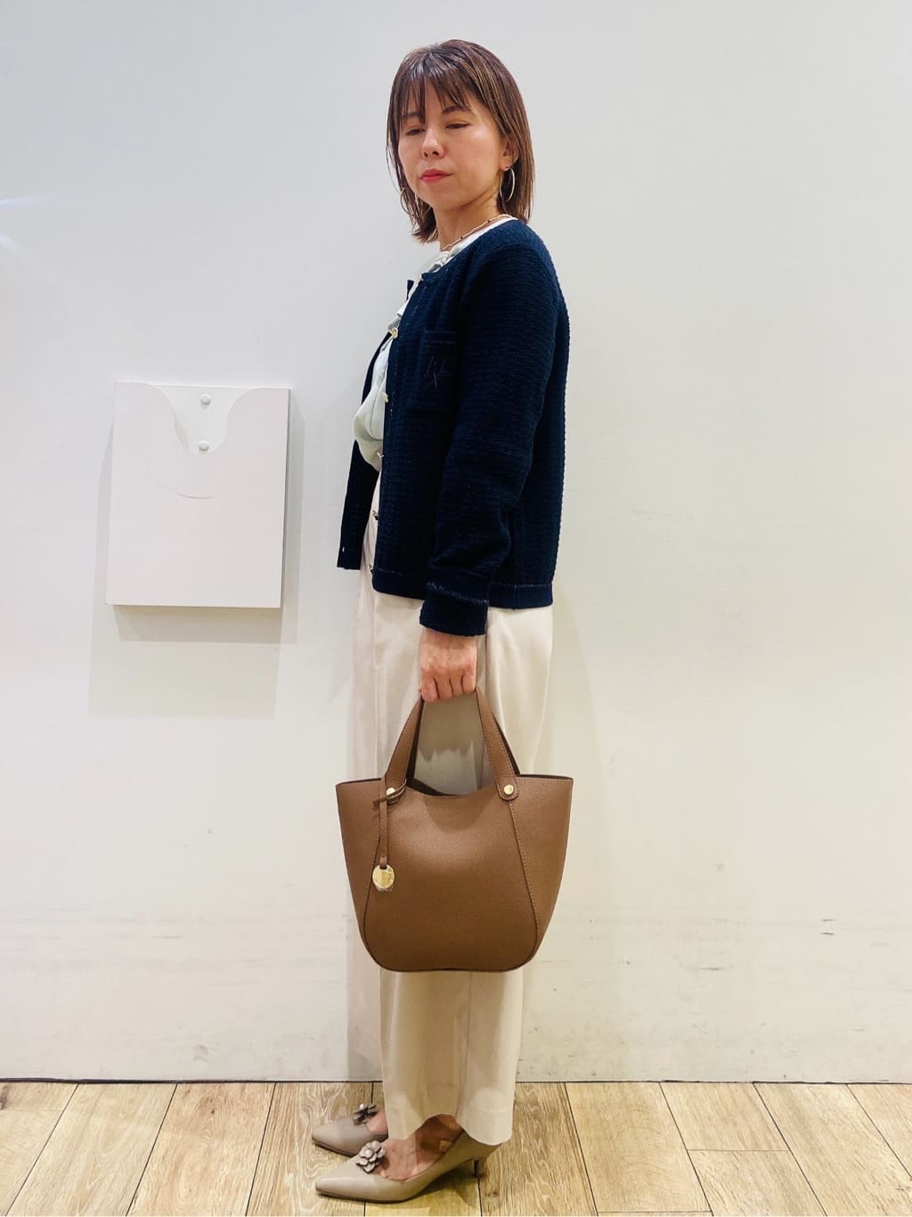 YUKOさんの「index｜ロゴ刺繍クルーカーディガン【洗濯機洗い可】」を使ったコーディネート