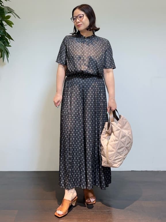Asamiさんの「UNTITLED｜【セットアップ可/リラクシー/通勤】スクエアジオメ柄ブラウス」を使ったコーディネート