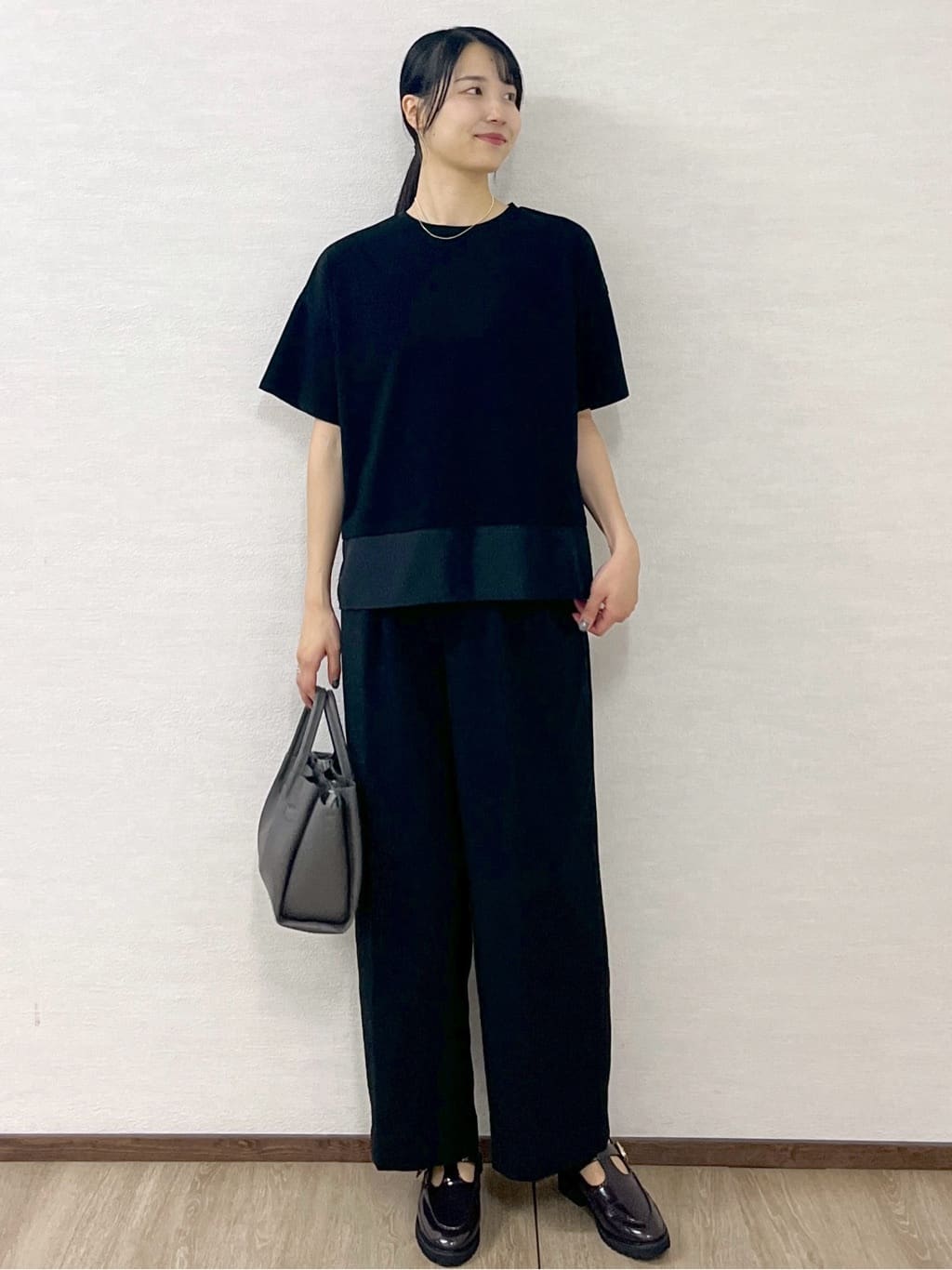 sachikoさんの「OPAQUE.CLIP｜リネンライクタックワイドパンツ【洗濯機洗い可】」を使ったコーディネート