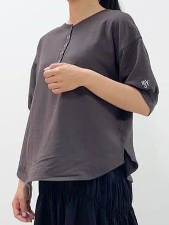 yasuokaさんの「Dessin｜【360度可愛い/前後2WAY/洗える】ライトコットンヘンリーカットソー」を使ったコーディネート