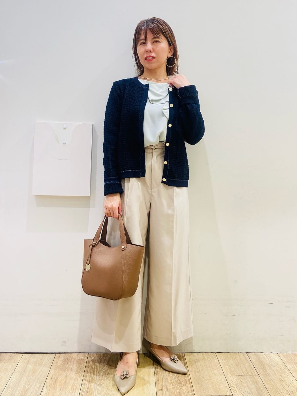 YUKOさんの「index｜ロゴ刺繍クルーカーディガン【洗濯機洗い可】」を使ったコーディネート