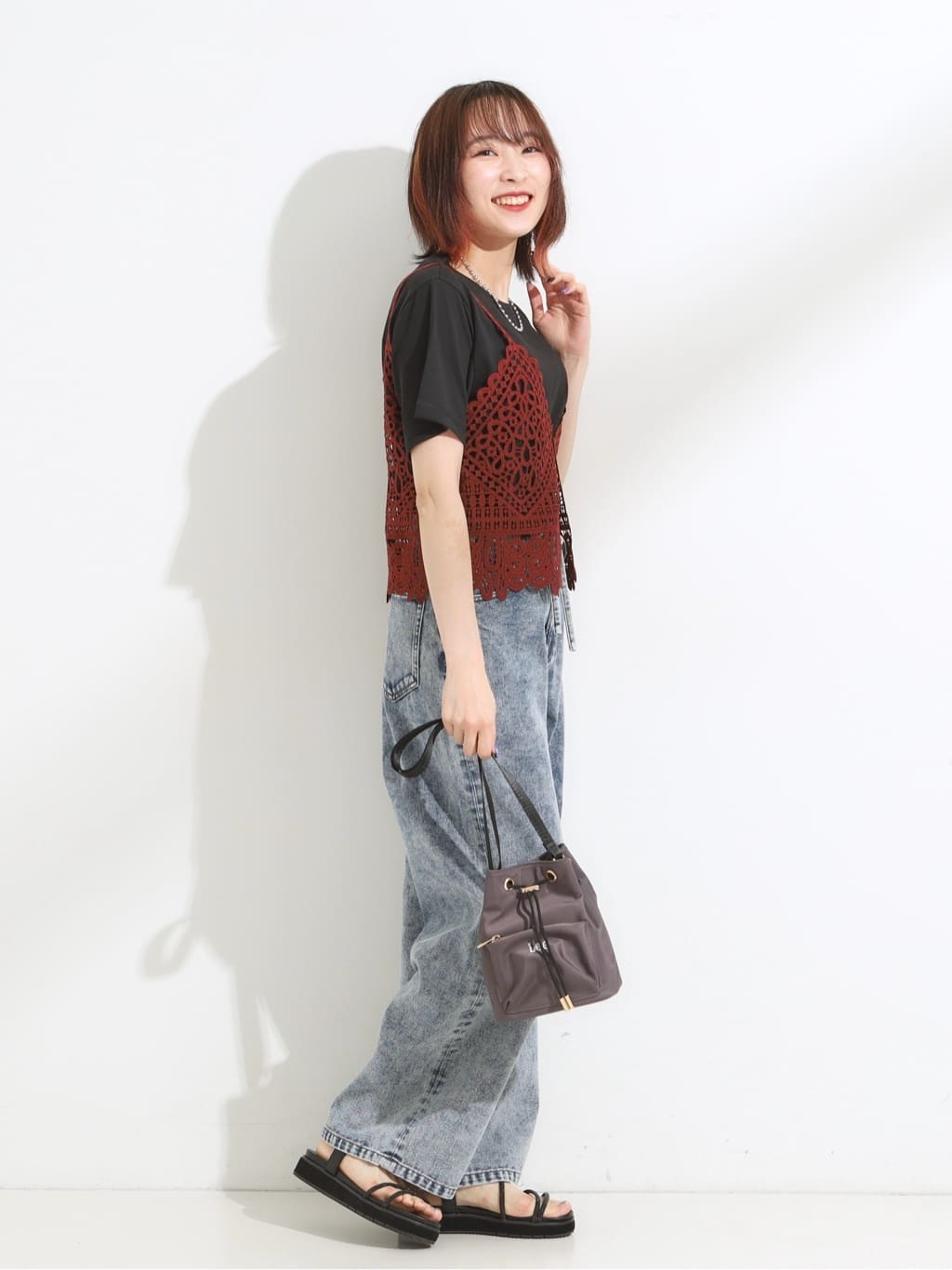 𝐜𝐡𝐢𝐤𝐚さんの「SHOO･LA･RUE｜【2点セット/ひんやり】レースビスチェ＋Tシャツ」を使ったコーディネート