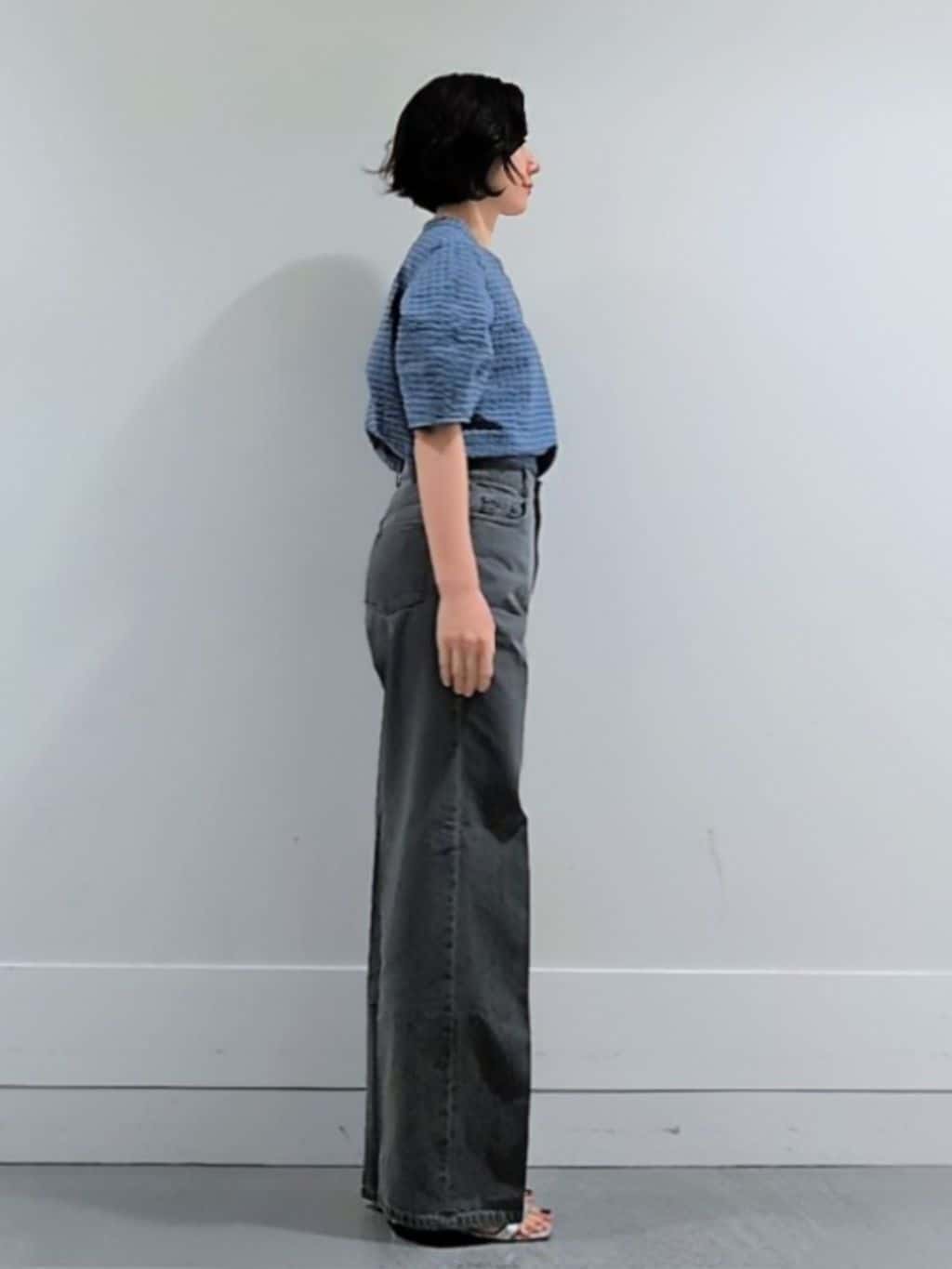 ミズタさんの「UNTITLED｜【吸水速乾/ストレッチ/Vネック】フォルムスリーブ ブラウス」を使ったコーディネート