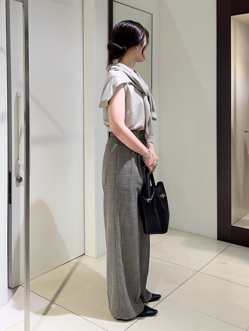 kaoruさんの「UNTITLED｜【アンサンブル可/洗える】シアーノースリーブ プルオーバー」を使ったコーディネート