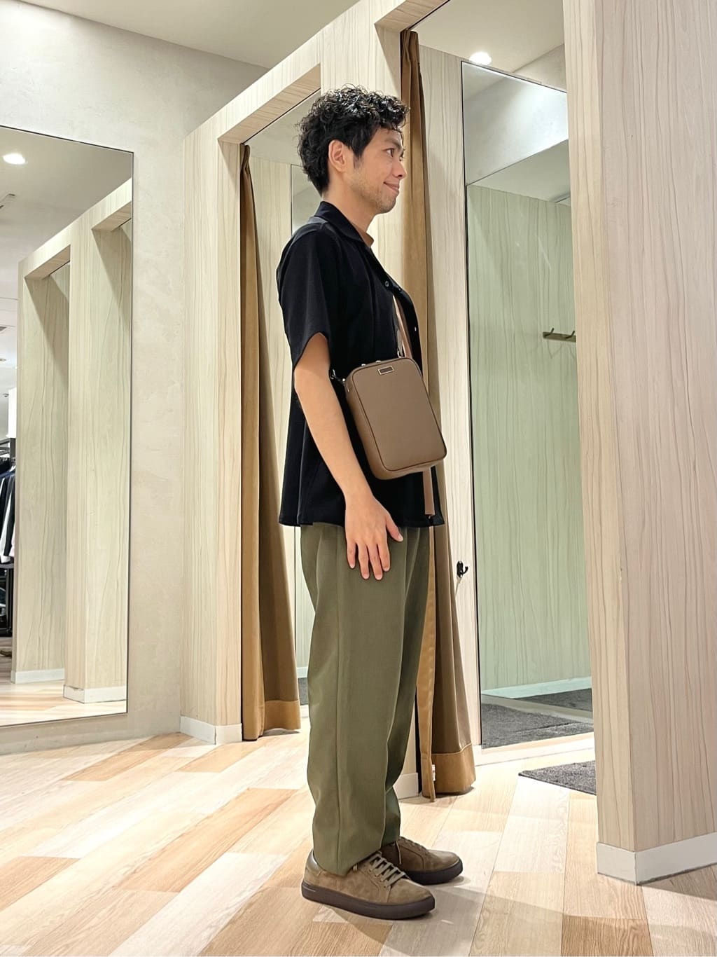 URAさんの「TAKEO KIKUCHI｜【COOL CITY WEAR】モックネック プルオーバー /接触冷感」を使ったコーディネート