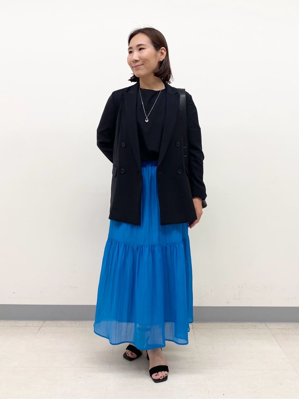 YUKARIさんの「INDIVI｜【通年活躍！／アンサンブル可能】クルーネックカーディガン」を使ったコーディネート