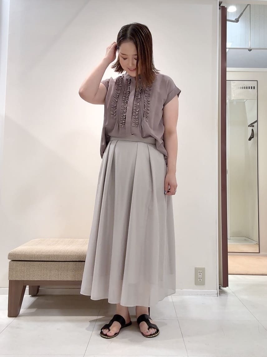 YUIさんの「UNTITLED｜【後ろウエストゴム/洗える】シアーフレアースカート」を使ったコーディネート