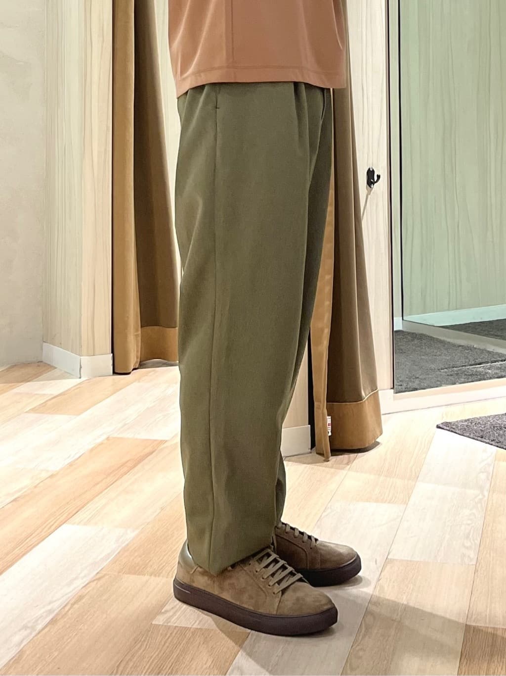 URAさんの「TAKEO KIKUCHI｜【COOL CITY WEAR】モックネック プルオーバー /接触冷感」を使ったコーディネート