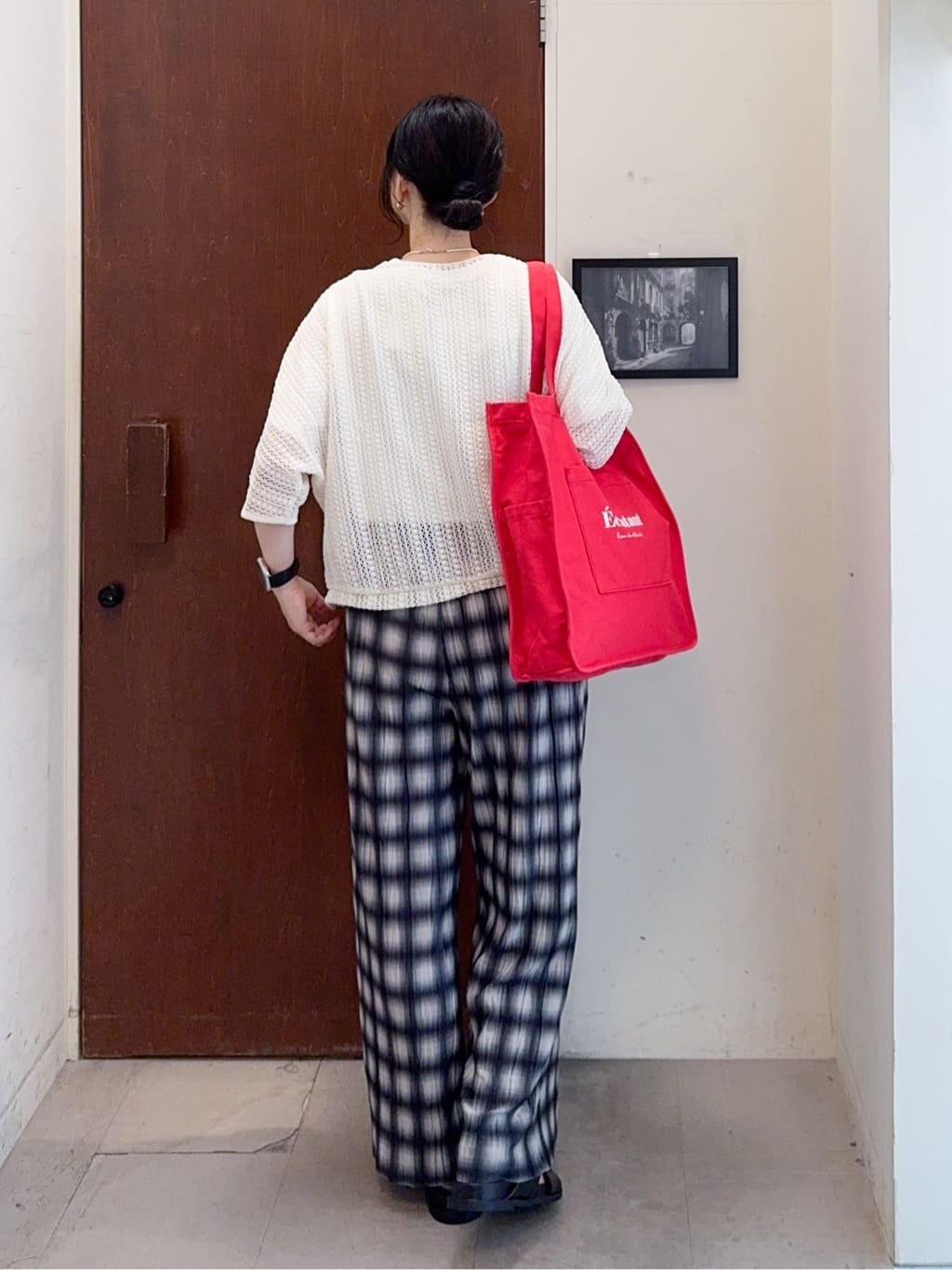𝐇𝐢𝐫𝐨𝐦𝐢さんの「SHOO･LA･RUE｜【洗える/S-LL】季節の変わり目に 透かし柄が涼やか ジップブルゾン」を使ったコーディネート