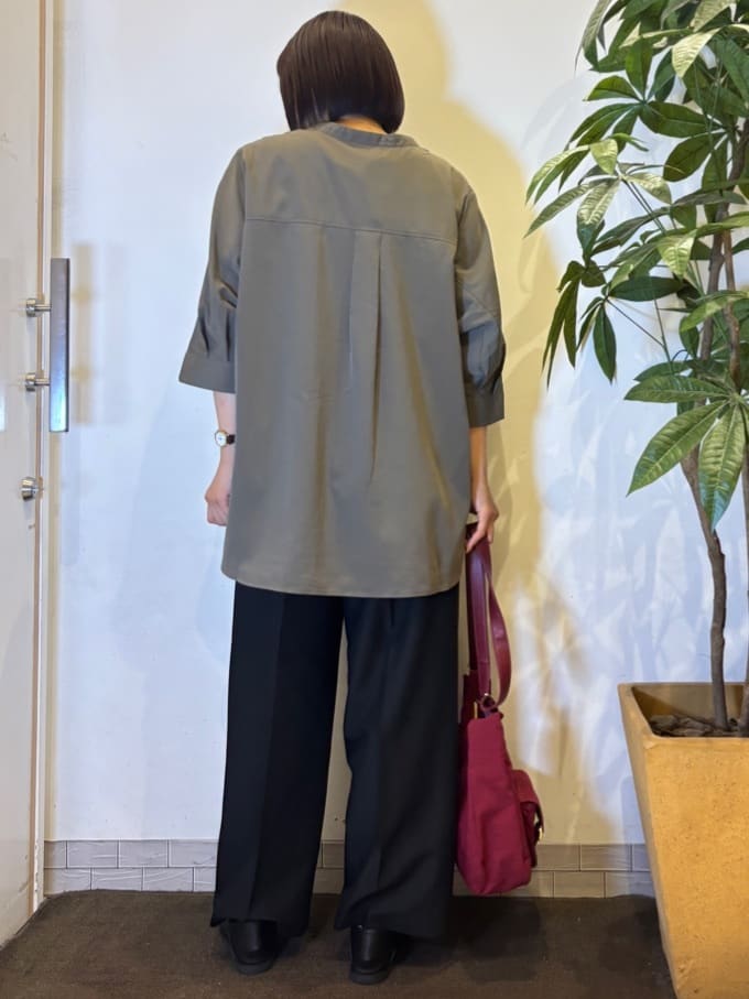 TOWAさんの「SHOO･LA･RUE｜【S-LL/洗濯後しわになりにくい】コットン風 前あきドルマンブラウス」を使ったコーディネート