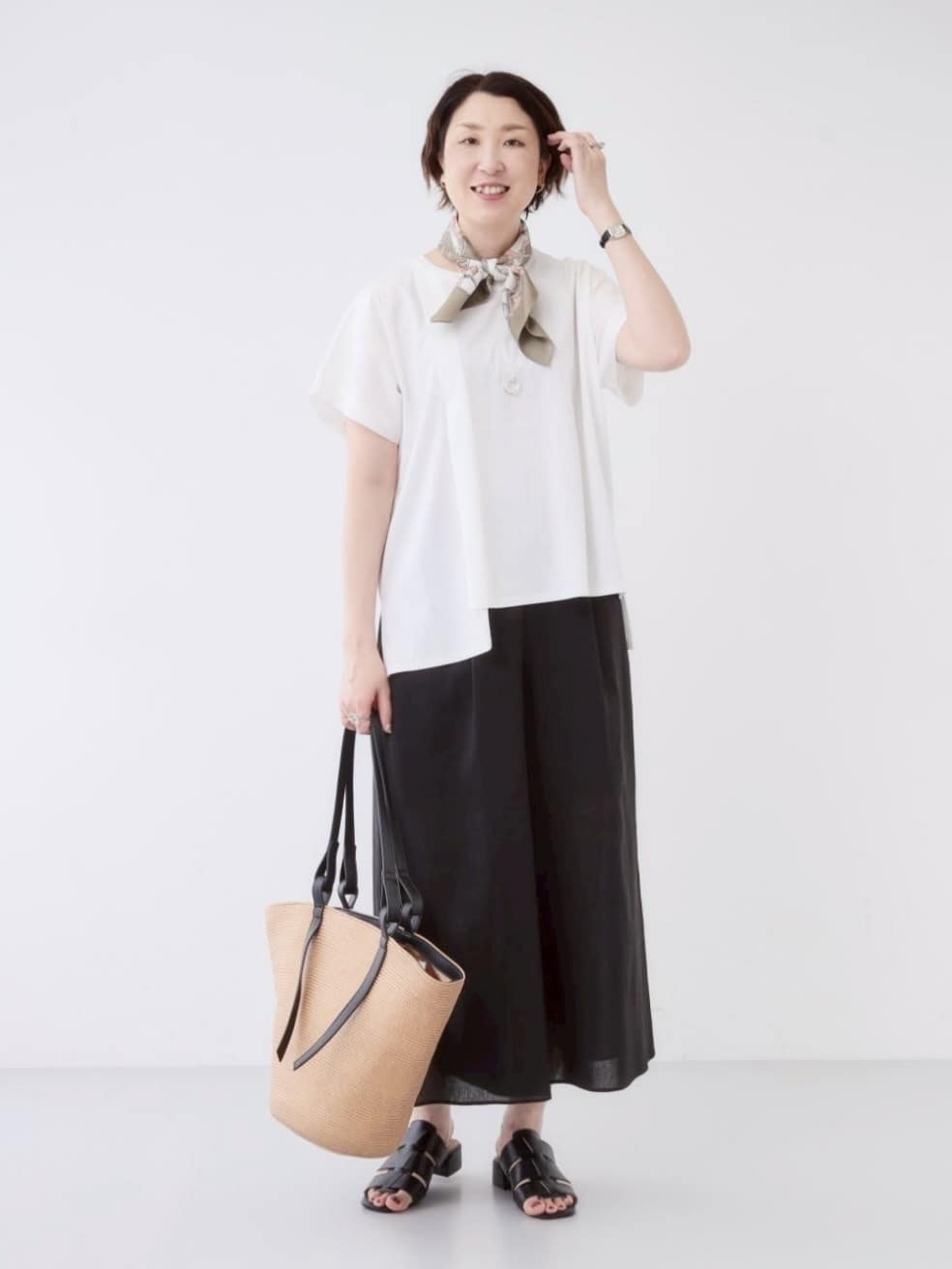 yuriさんの「INDIVI｜【洗える／清涼感◎】ワイドフレアパンツ／スカーチョ」を使ったコーディネート