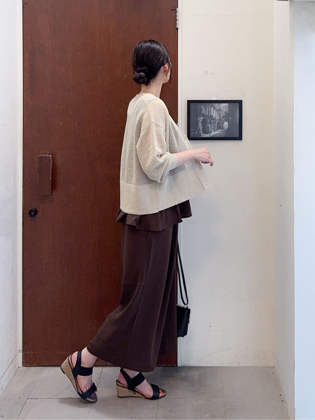 𝐇𝐢𝐫𝐨𝐦𝐢さんの「SHOO･LA･RUE｜キラッと光るラメとスパンコールが印象的 メッシュカーディガン」を使ったコーディネート