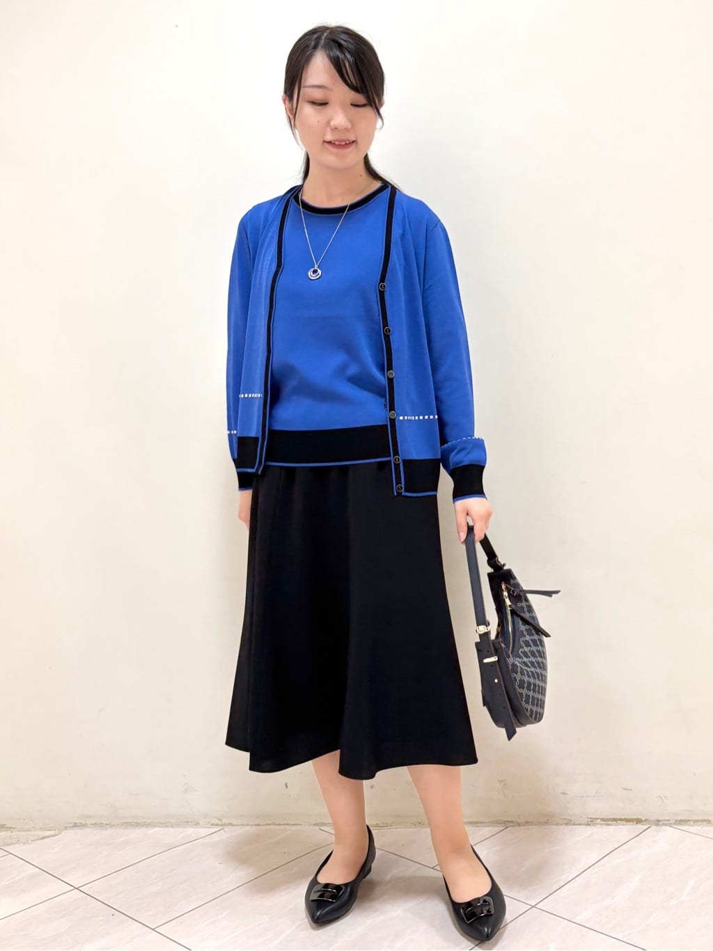mikiさんの「Reflect｜【WEB先行カラーあり／手洗い可／アンサンブル可】バイカラーカーディガン」を使ったコーディネート