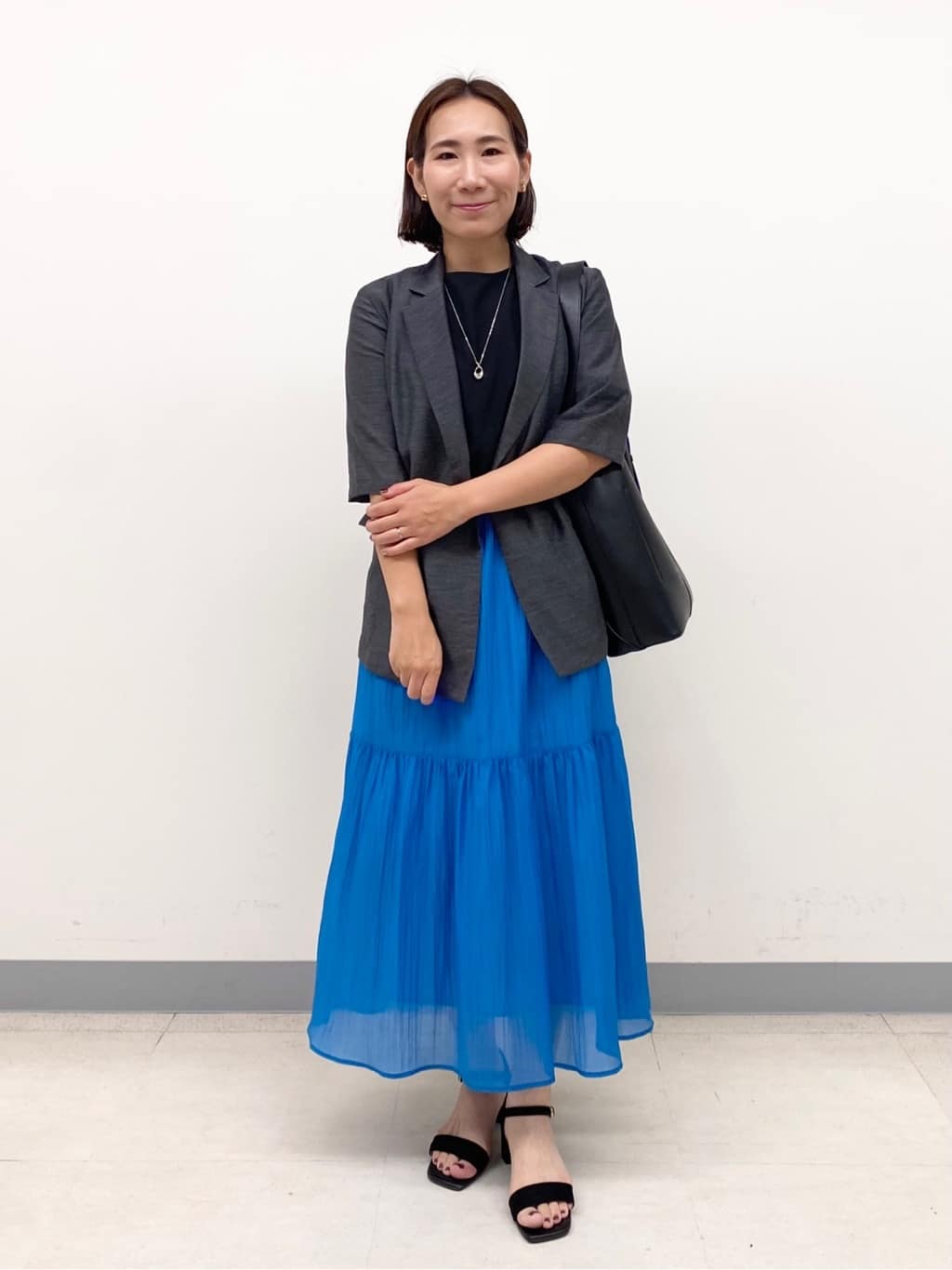 YUKARIさんの「INDIVI｜【通年活躍！／アンサンブル可能】クルーネックカーディガン」を使ったコーディネート