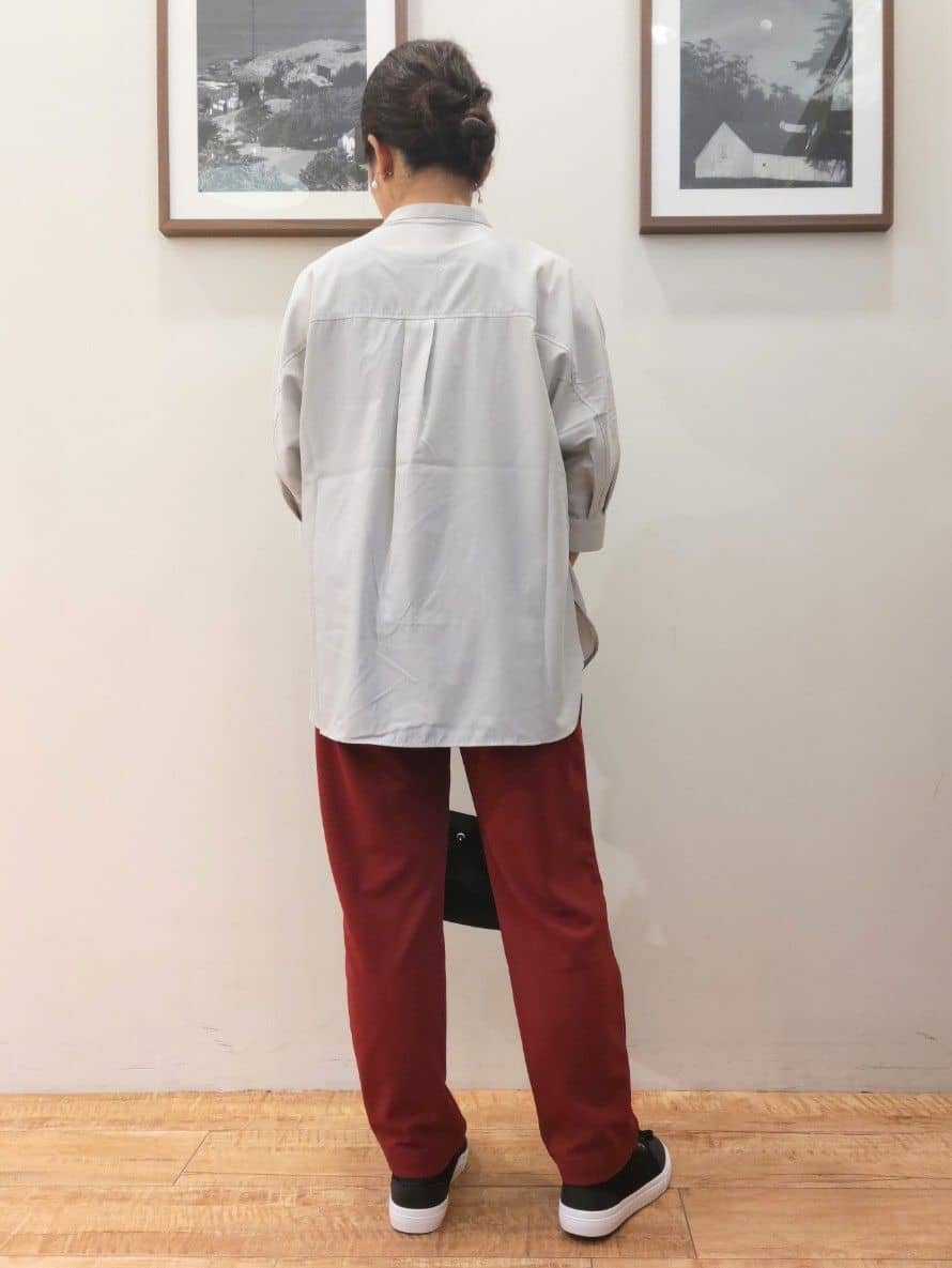 よっこさんの「SHOO･LA･RUE｜【S-LL/洗濯後しわになりにくい】コットン風 前あきドルマンブラウス」を使ったコーディネート