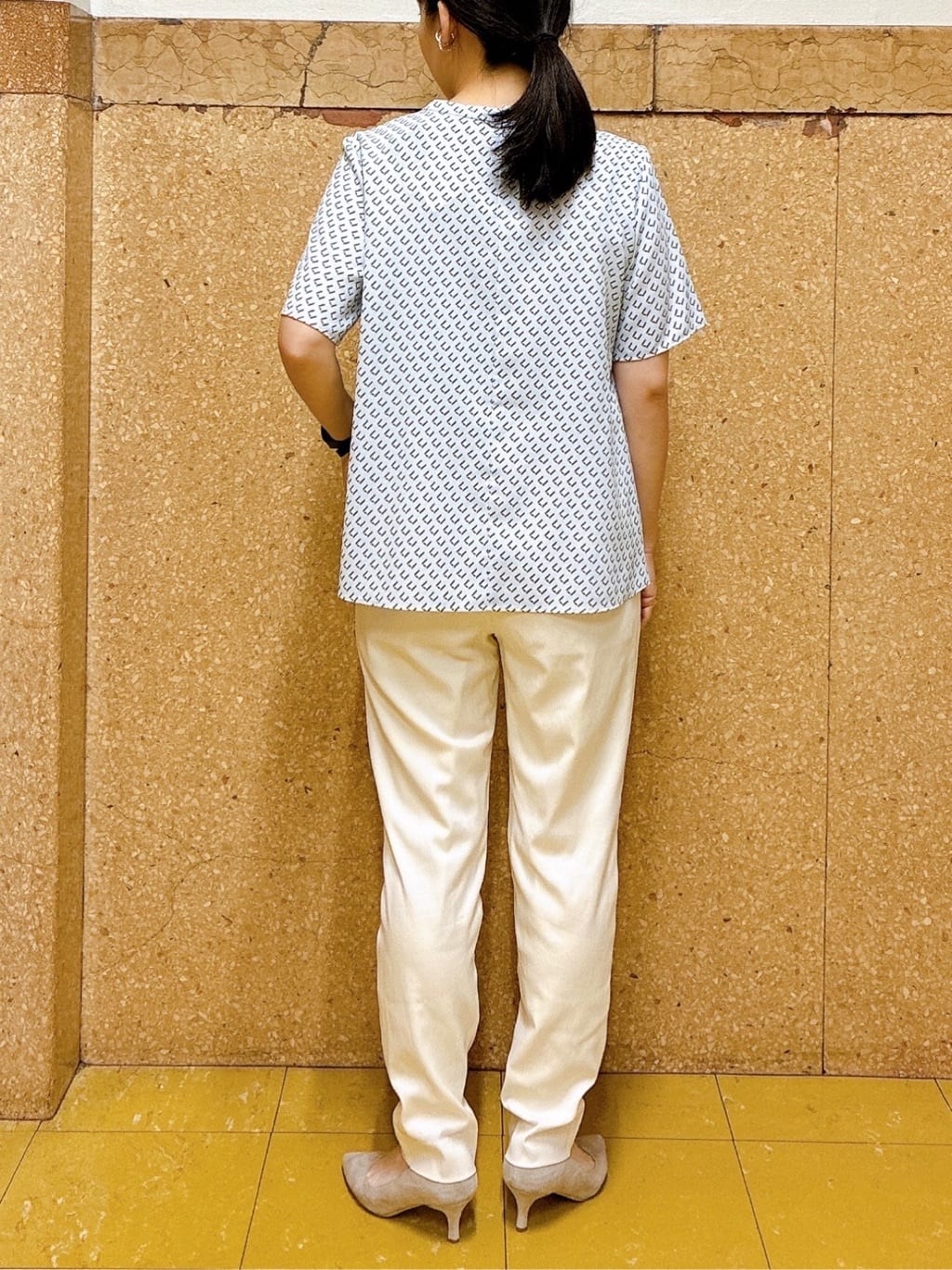 hattoriさんの「INDIVI｜【洗える／UVケア】幾何学柄＆無地ボウタイブラウス」を使ったコーディネート