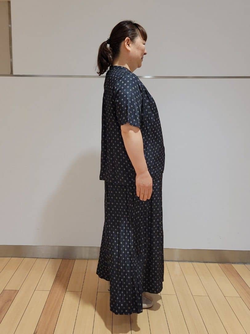 TAKAさんの「UNTITLED｜【セットアップ可/リラクシー/通勤】スクエアジオメ柄ブラウス」を使ったコーディネート