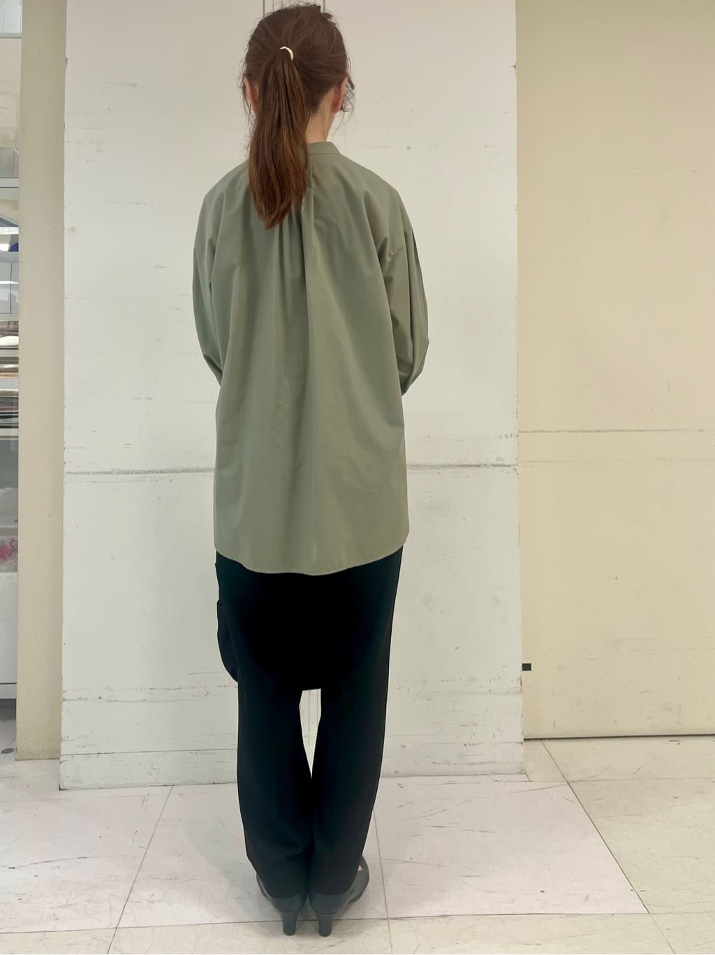しみさんの「Reflect｜【程よいゆとり感／体型カバー】ピンタックデザインシャンブレーブラウス」を使ったコーディネート