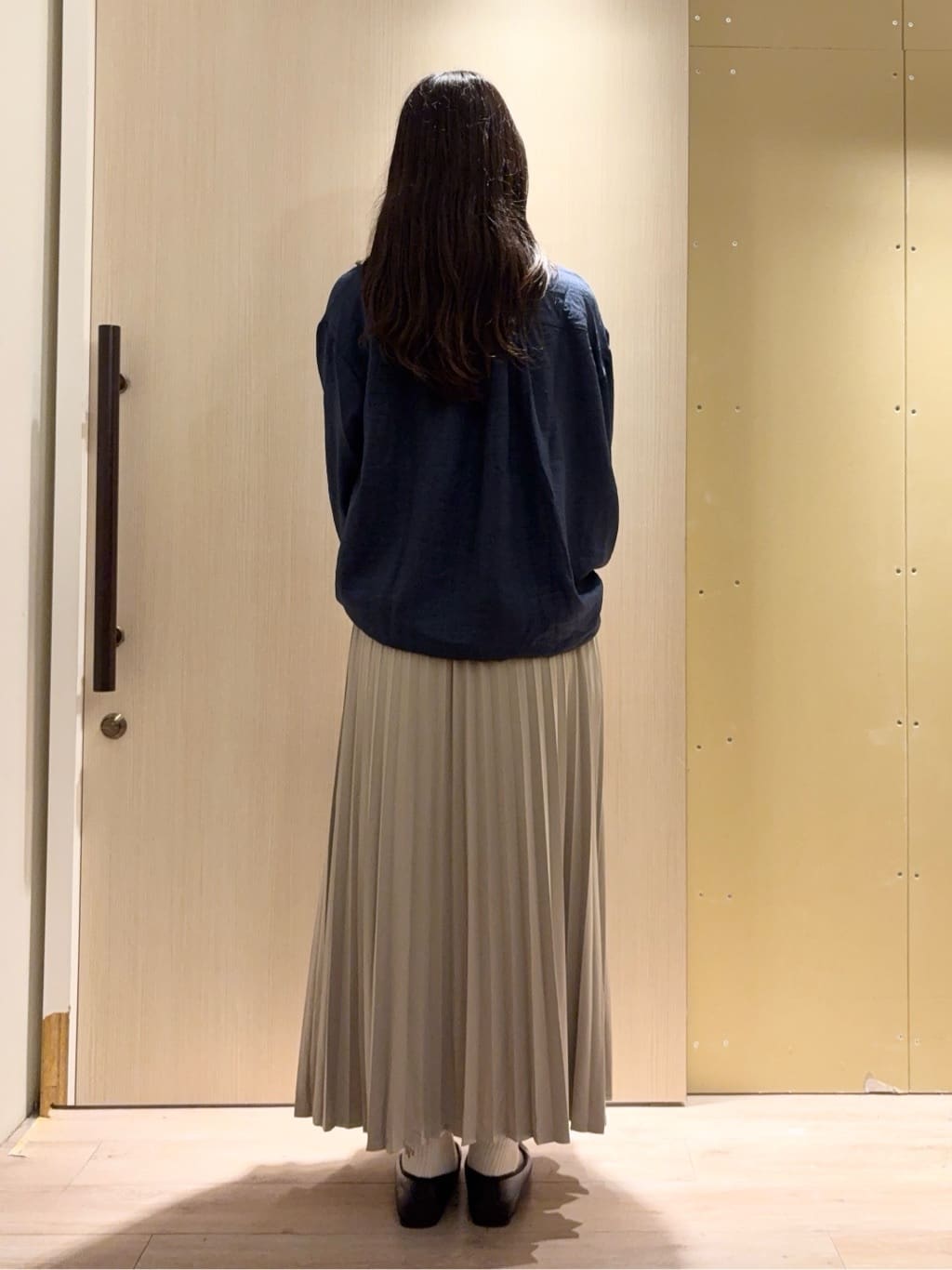 HaRuさんの「SHOO･LA･RUE｜【S-LL】インせず着られる デニムライク前開きブラウス」を使ったコーディネート