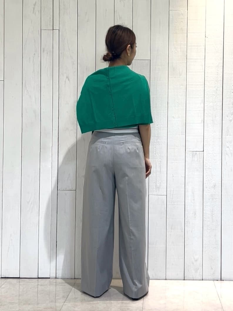 𝑹𝑶𝑴𝑰さんの「INDIVI｜【通年活躍！／アンサンブル可能】クルーネックカーディガン」を使ったコーディネート