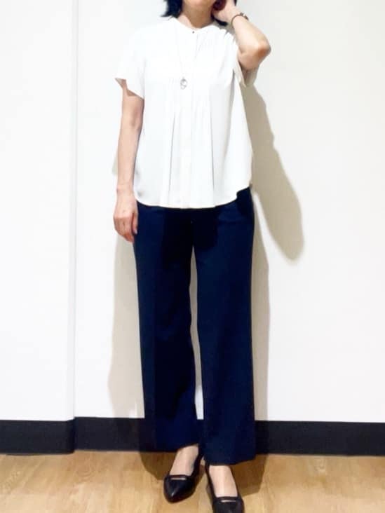 フクさんの「Reflect｜【インナーに◎／すっきり見え！長め丈】タックデティールブラウス」を使ったコーディネート