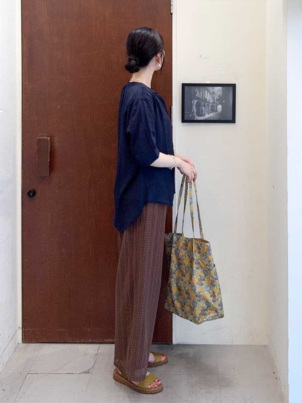 𝐇𝐢𝐫𝐨𝐦𝐢さんの「SHOO･LA･RUE｜【S-LL】クロシェ風レースイージーワイドパンツ」を使ったコーディネート