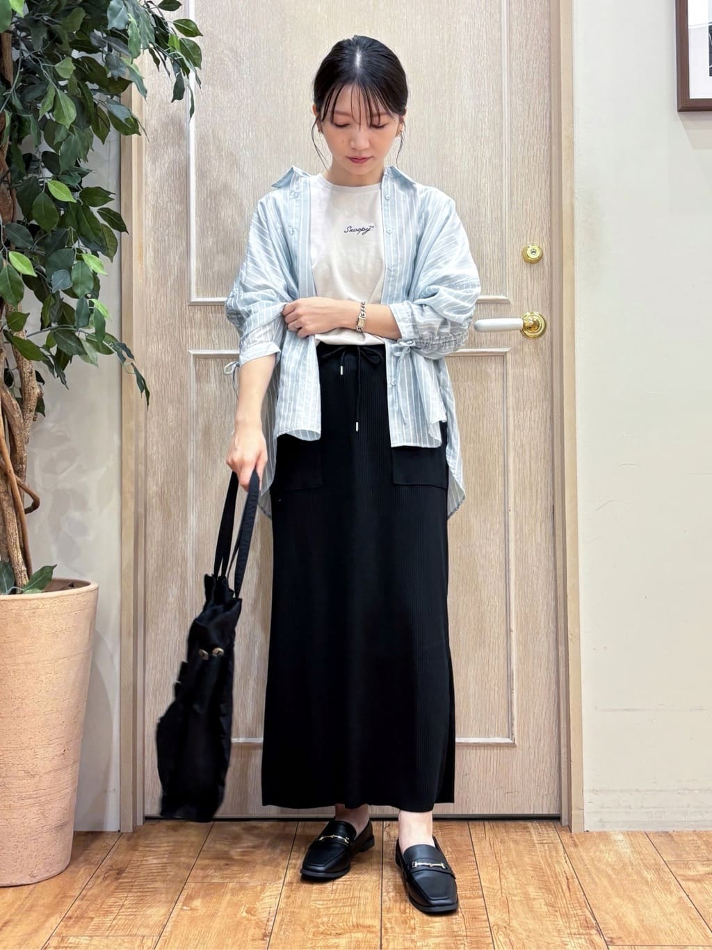 なみさんの「SHOO･LA･RUE｜【S-LL】程よい透け感 ストライプ柄 お袖ギャザーデザインシャツ」を使ったコーディネート