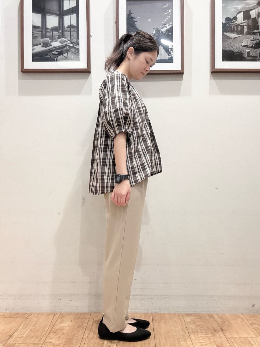 ユウキさんの「SHOO･LA･RUE｜【S-LL/洗濯後しわになりにくい】ランタンスリーブで女性らしく 5分袖スキッパーブラウス」を使ったコーディネート